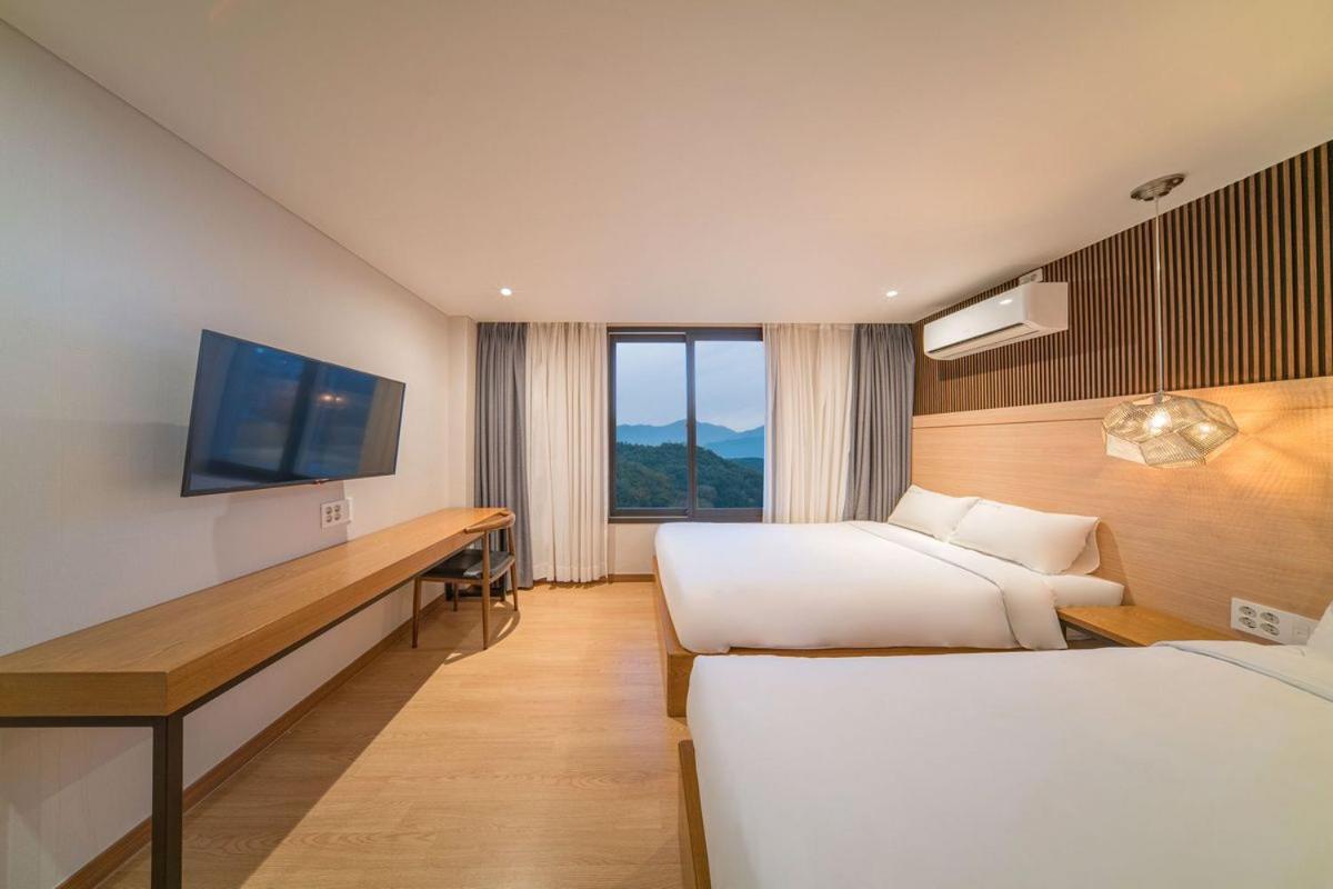 Two Y Hotel Yangyang Bagian luar foto