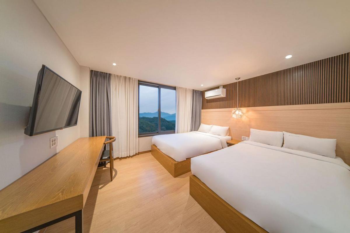 Two Y Hotel Yangyang Bagian luar foto