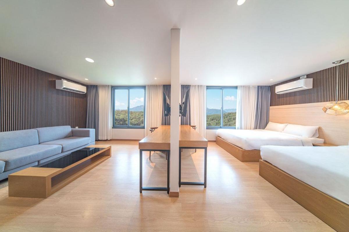 Two Y Hotel Yangyang Bagian luar foto