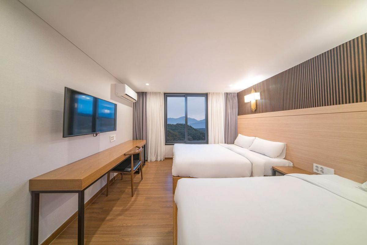 Two Y Hotel Yangyang Bagian luar foto