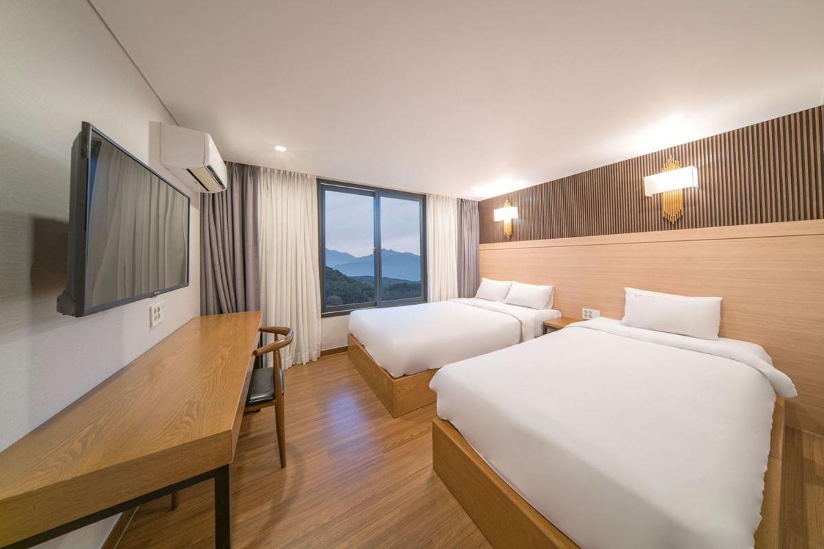 Two Y Hotel Yangyang Bagian luar foto