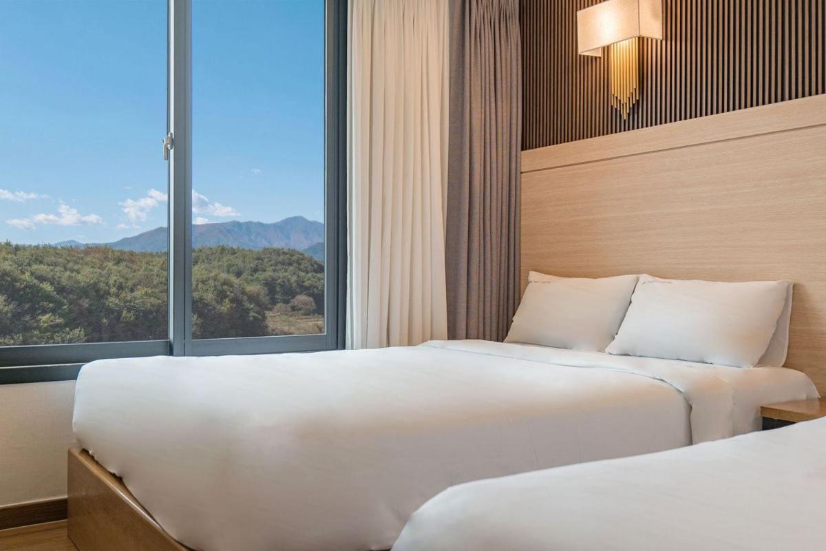 Two Y Hotel Yangyang Bagian luar foto