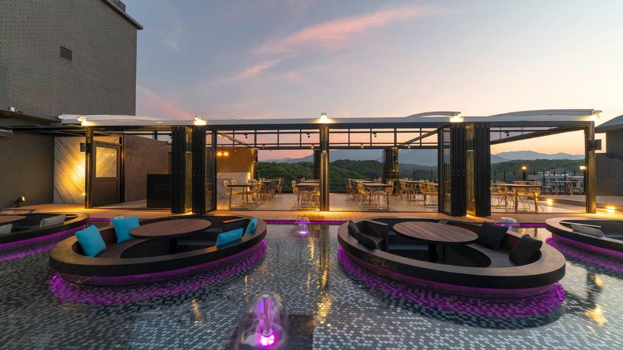 Two Y Hotel Yangyang Bagian luar foto
